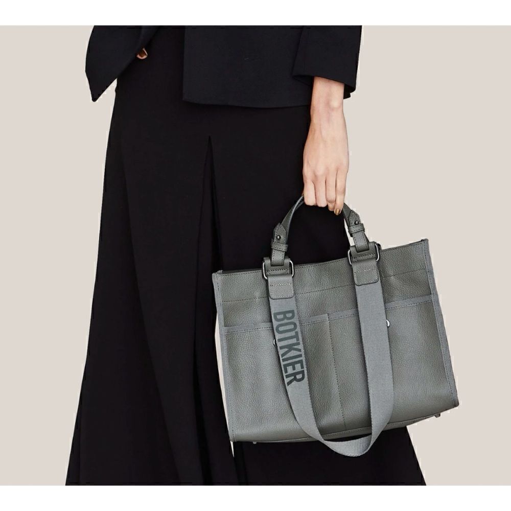 Botkier Bite Size Bedford Leather Tote Bag in Silver
Grey / Excellent
